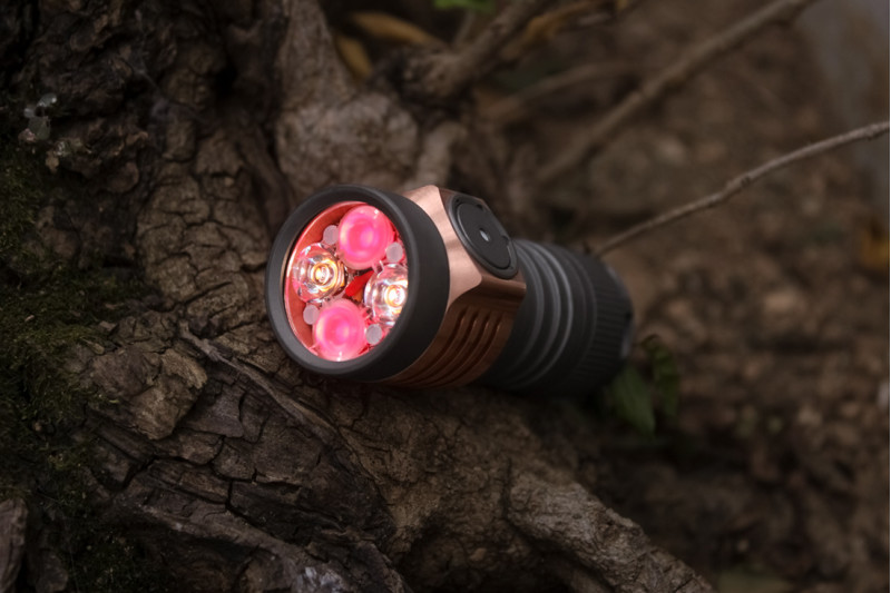 D4V2 Ti Quad 18650 flashlight with tint ramping and instant channel switching